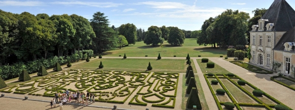 Le chateau d Azay le Ferron:ένας διάσημος ευρωπαικός κήπος του 19ου αιώνα