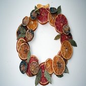 rsz_dried-fruit-wreath-photo