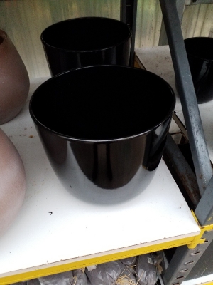 Black keramic pot στην Κέντια